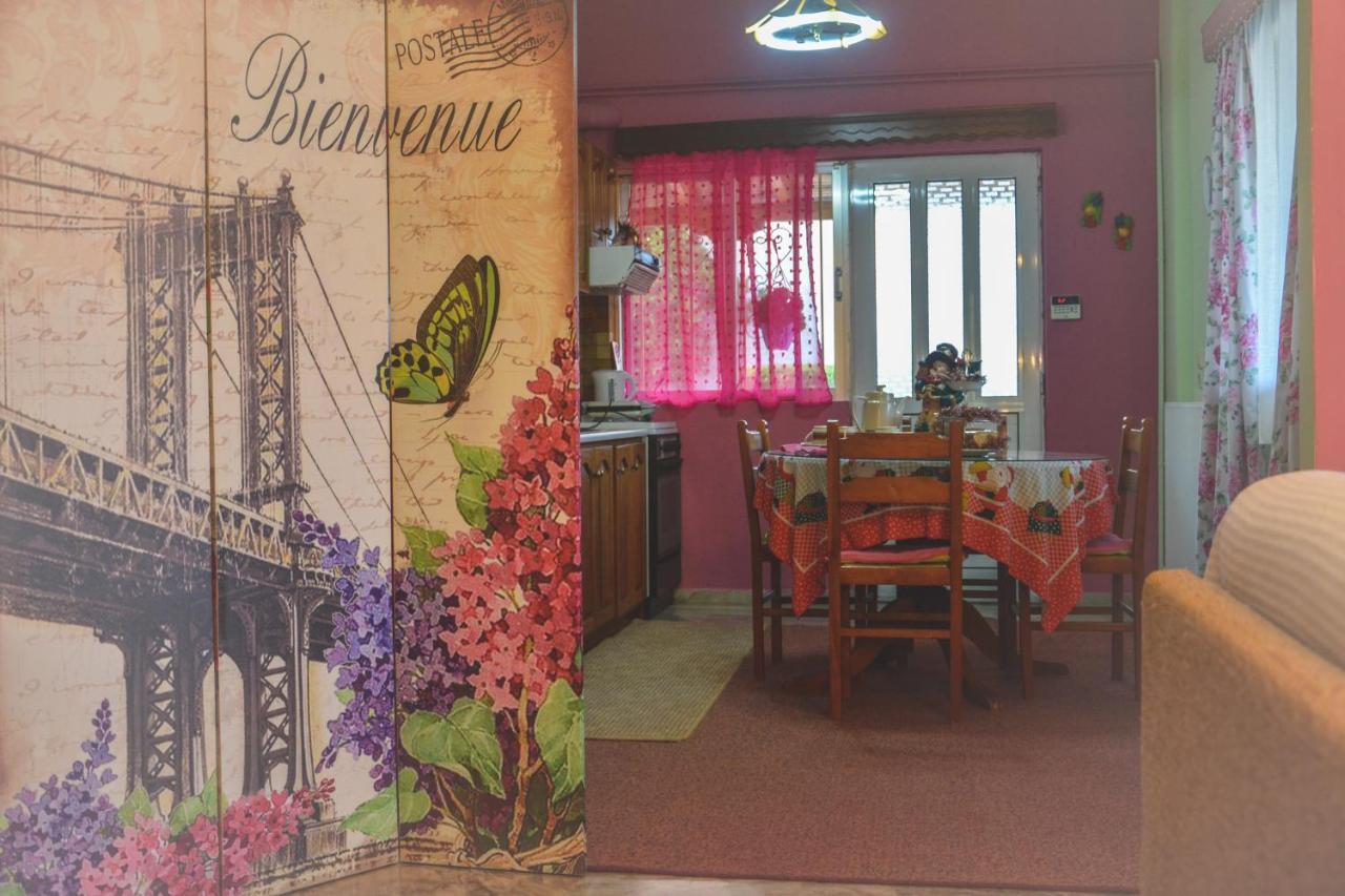Georgia'S Village House Kondostavlos Bagian luar foto