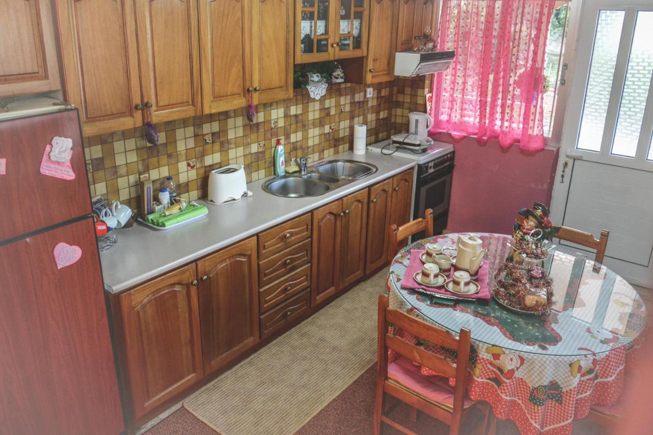 Georgia'S Village House Kondostavlos Bagian luar foto