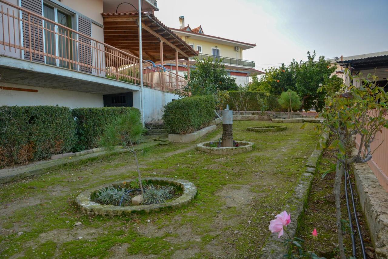 Georgia'S Village House Kondostavlos Bagian luar foto
