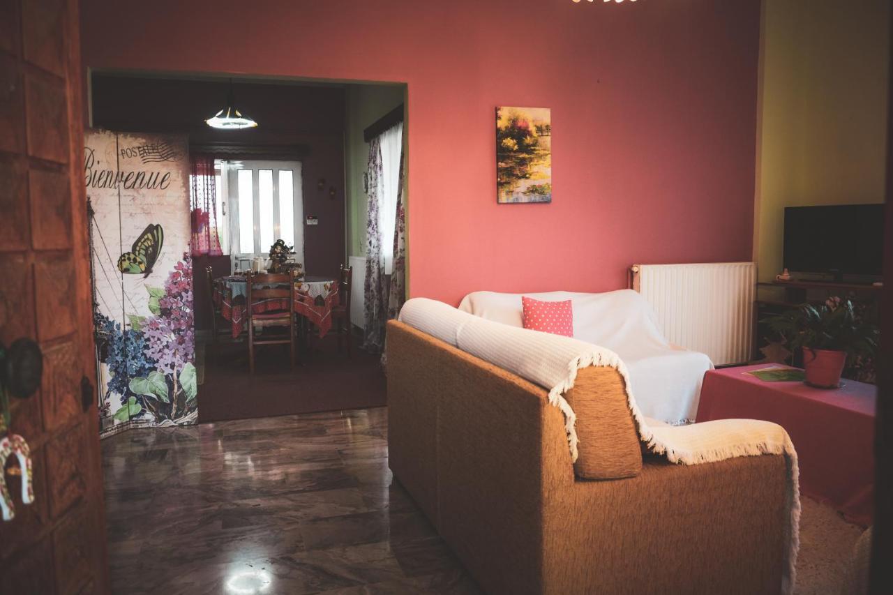 Georgia'S Village House Kondostavlos Bagian luar foto