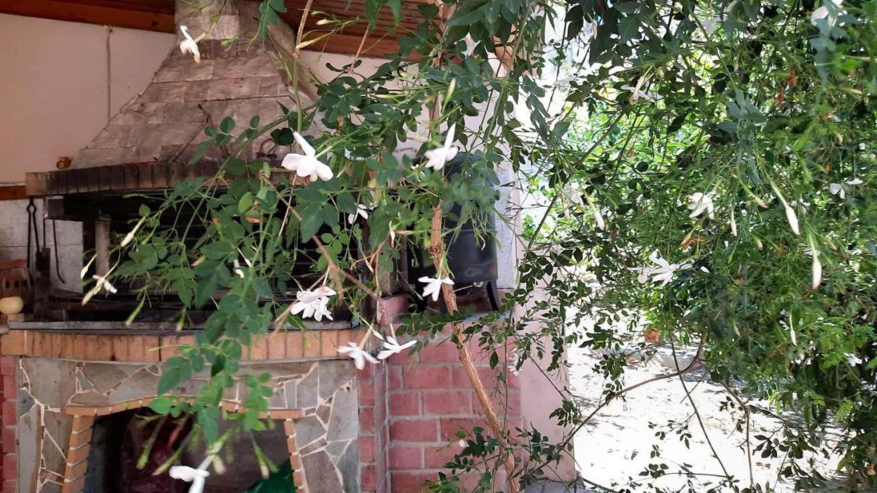 Georgia'S Village House Kondostavlos Bagian luar foto